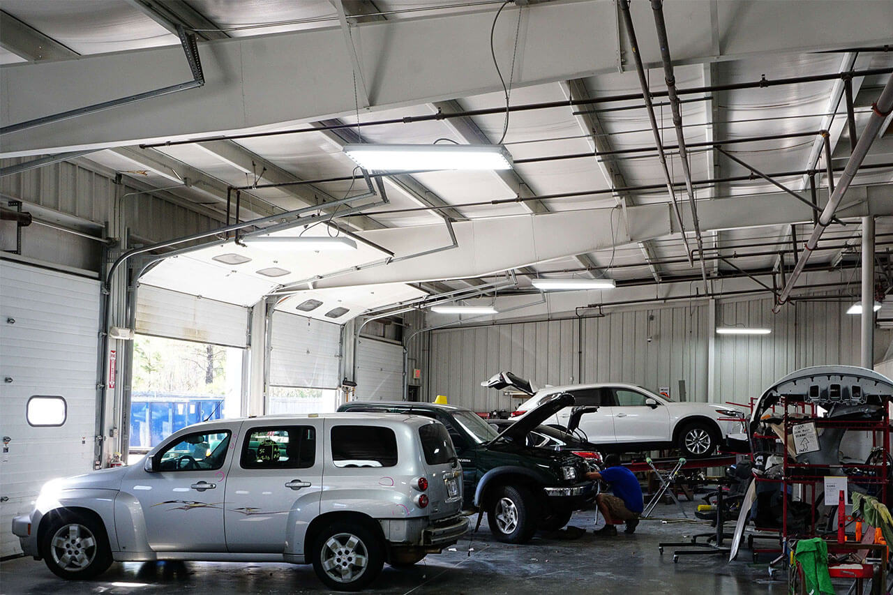 Auto body repair shop in Olive Branch, MS.